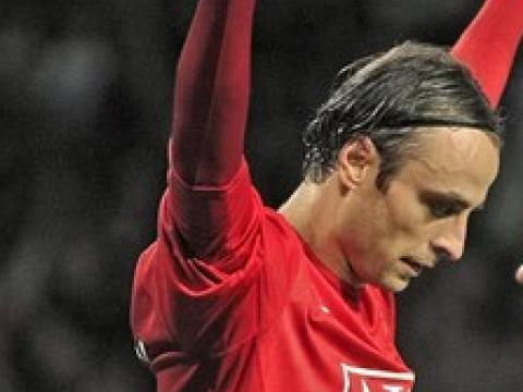 Berbatov scores another goal for United