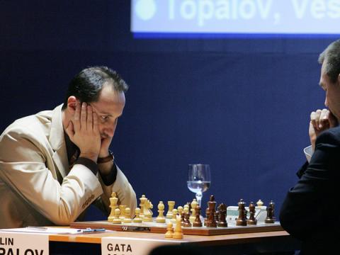 Veselin Topalov reaches the finals