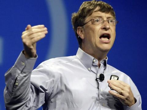 Bill Gates supplies 900 Bulgarian libraries