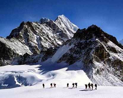 Four Bulgaria hikers climb Himalaya Eight-Thousander